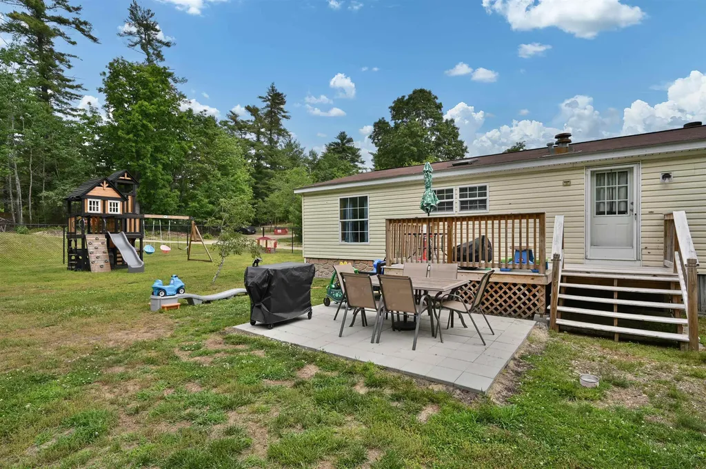 124 Chester Road Raymond NH 03077