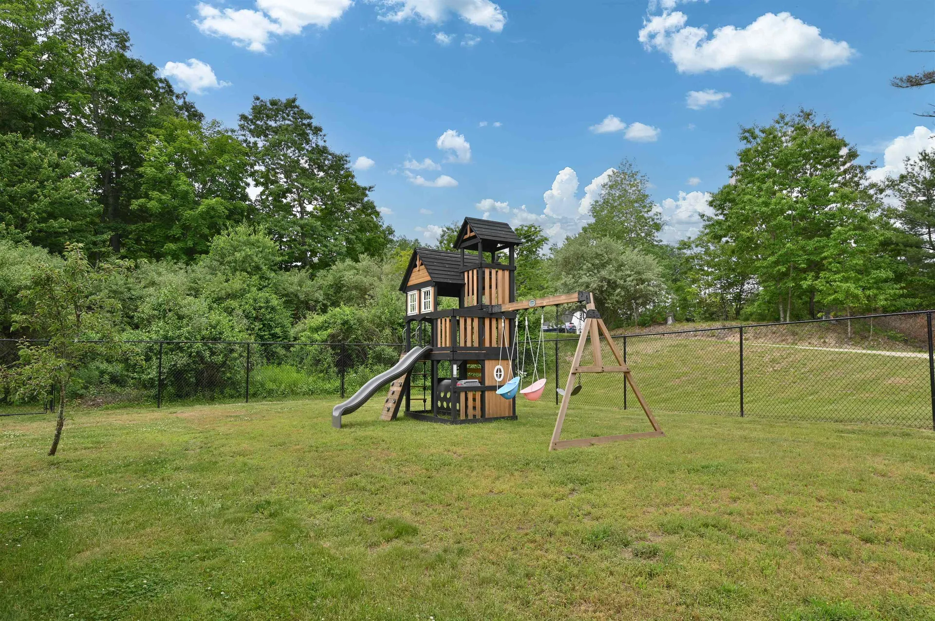 124 Chester Road Raymond NH 03077