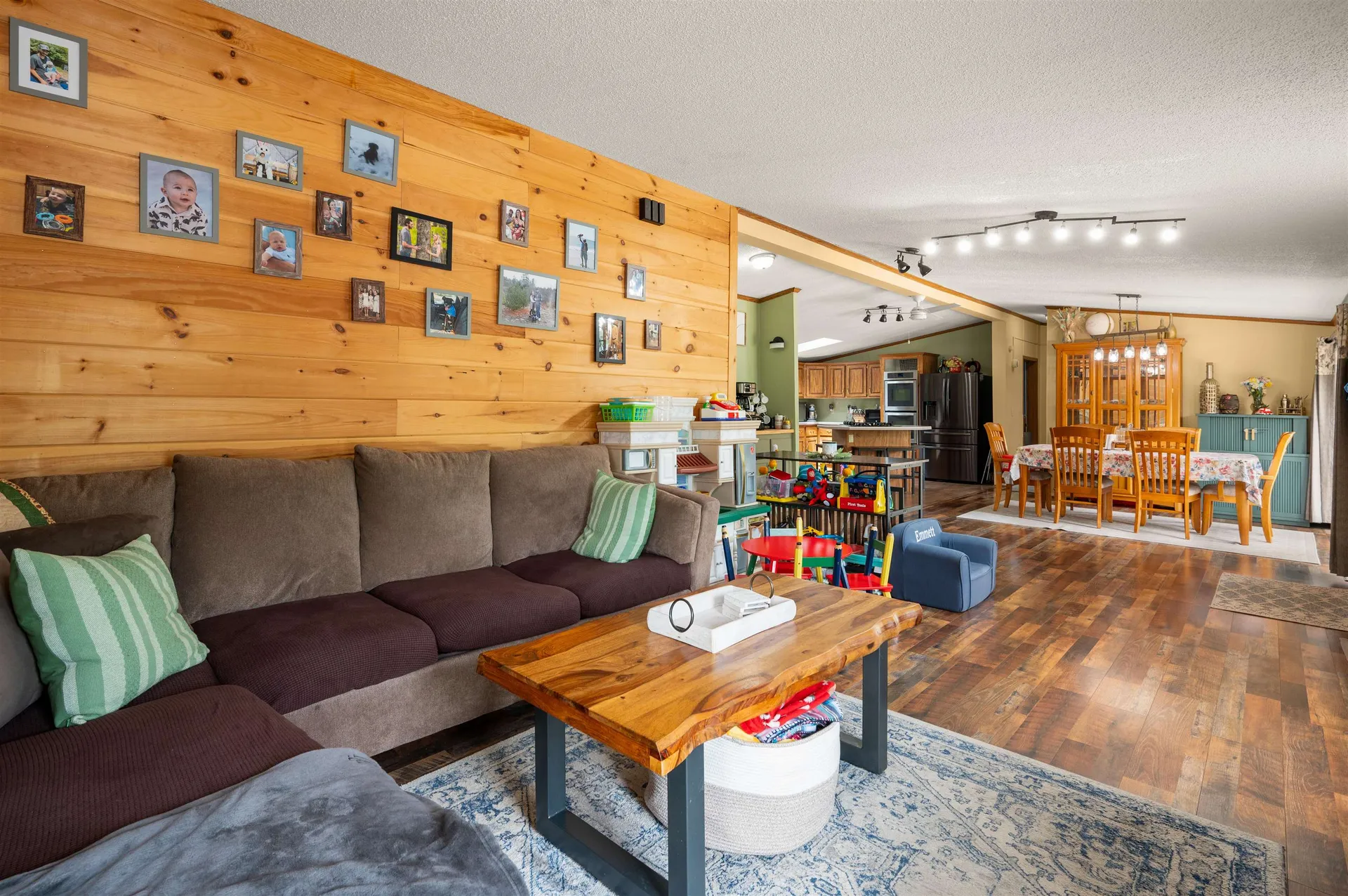 124 Chester Road Raymond NH 03077