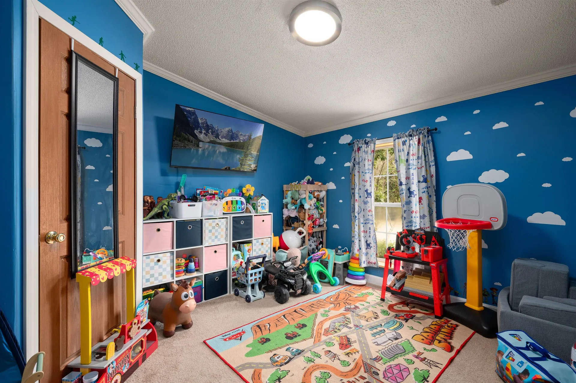 124 Chester Road Raymond NH 03077