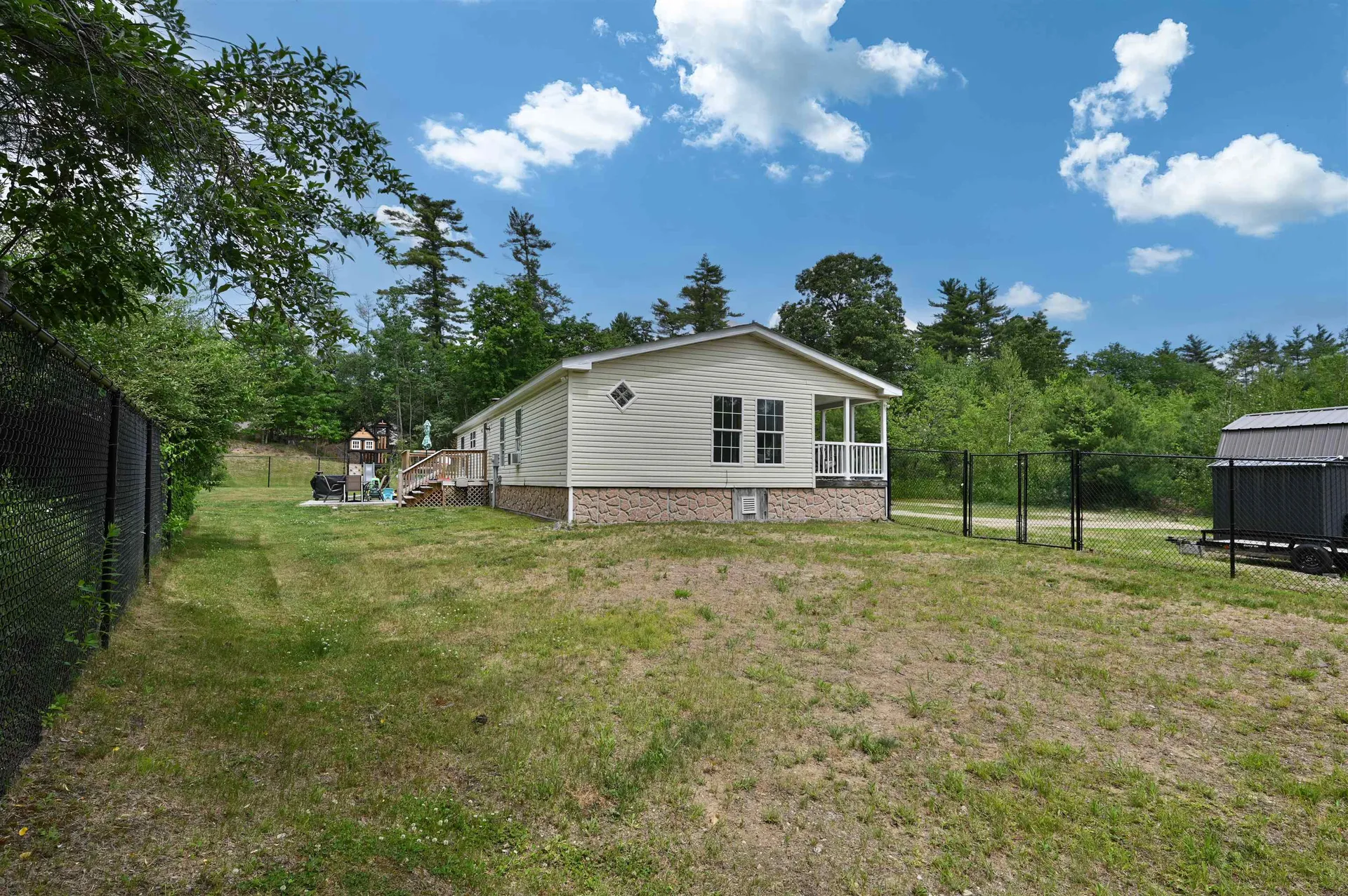 124 Chester Road Raymond NH 03077