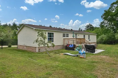 124 Chester Road Raymond NH 03077