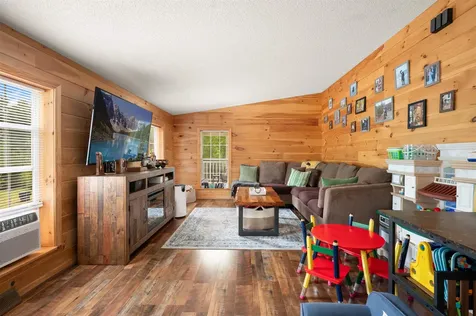 124 Chester Road Raymond NH 03077