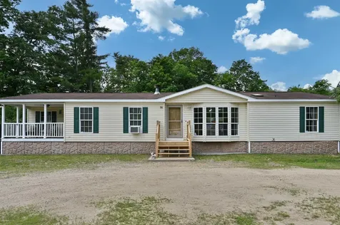 124 Chester Road Raymond NH 03077