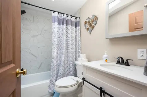 124 Chester Road Raymond NH 03077