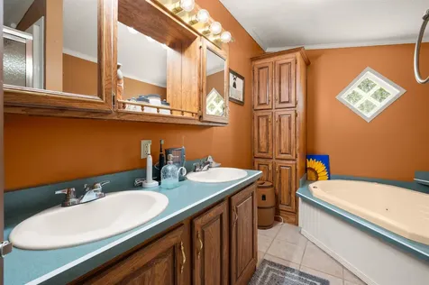 124 Chester Road Raymond NH 03077