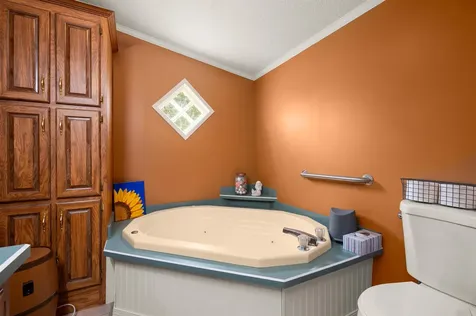 124 Chester Road Raymond NH 03077