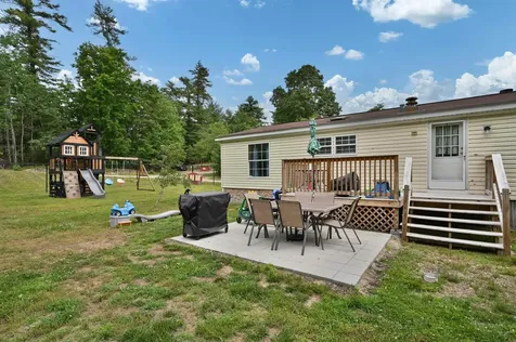 124 Chester Road Raymond NH 03077