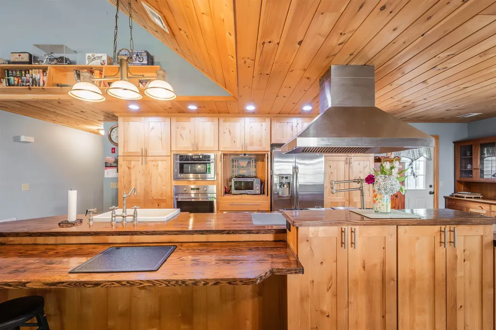 6 Phoenix Drive Kingston NH 03848