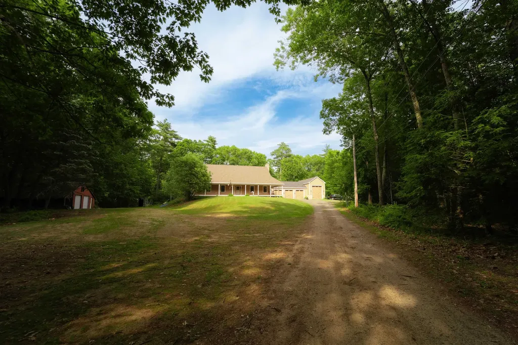 6 Phoenix Drive Kingston NH 03848