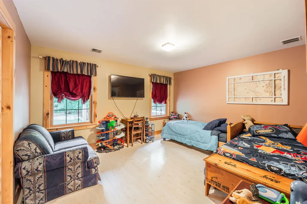 6 Phoenix Drive Kingston NH 03848