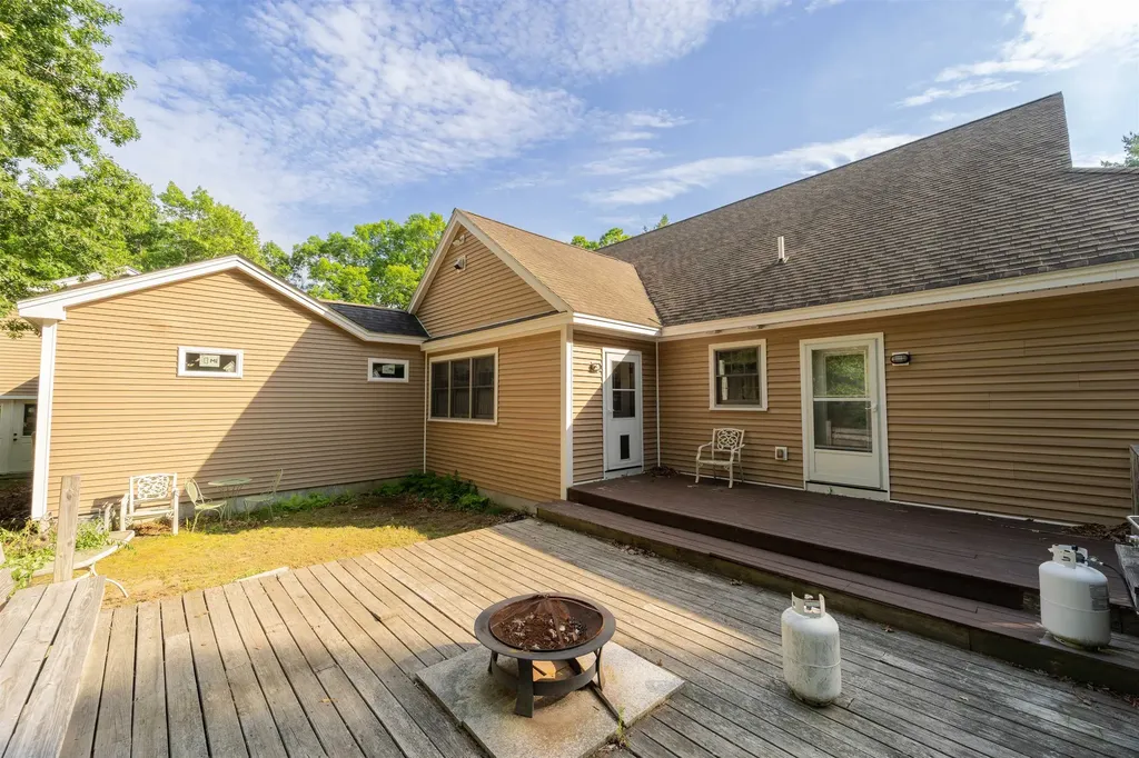 6 Phoenix Drive Kingston NH 03848