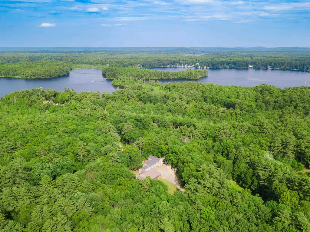 6 Phoenix Drive Kingston NH 03848