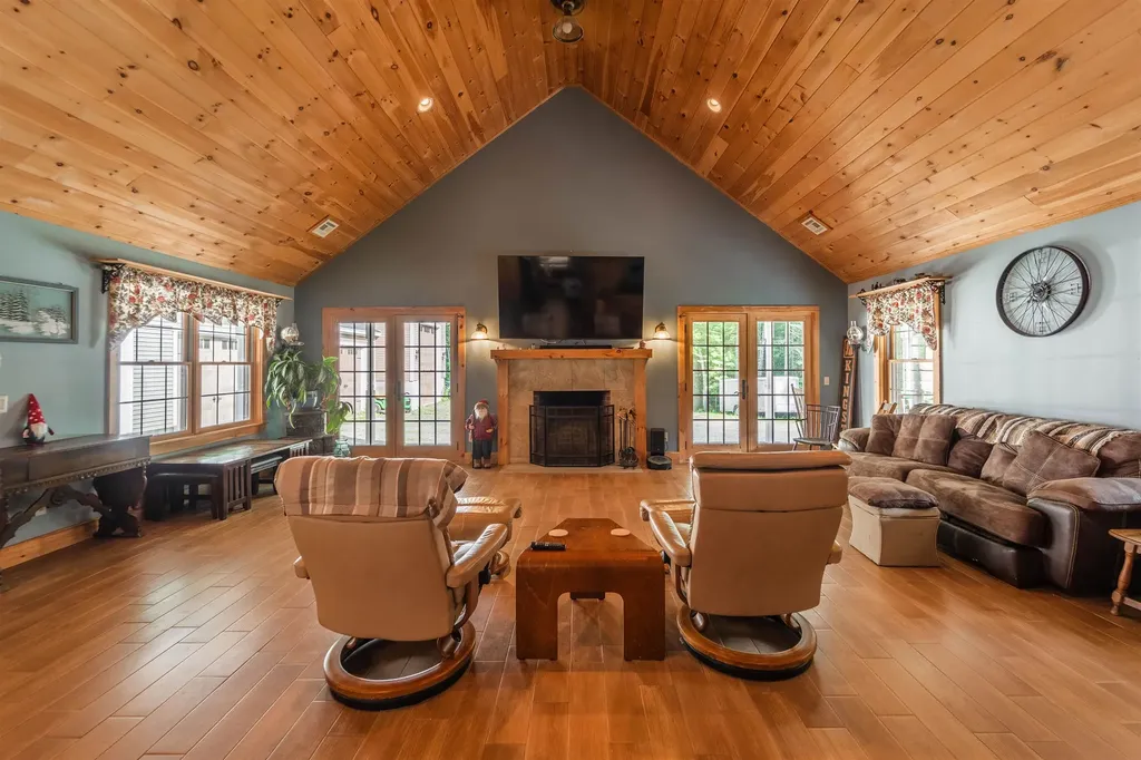 6 Phoenix Drive Kingston NH 03848