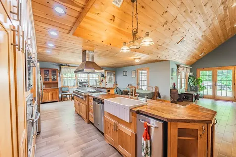 6 Phoenix Drive Kingston NH 03848