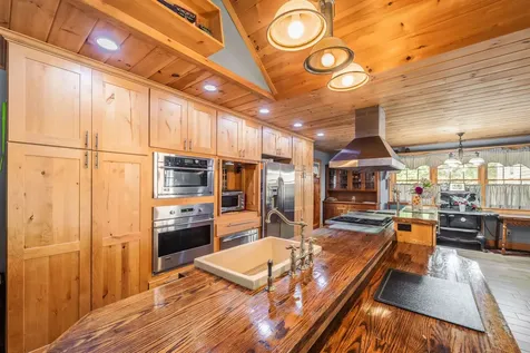 6 Phoenix Drive Kingston NH 03848