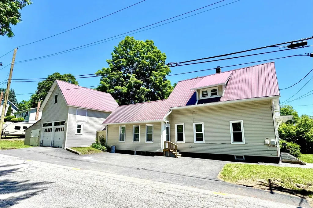 39 Chestnut Street Tilton NH 03276
