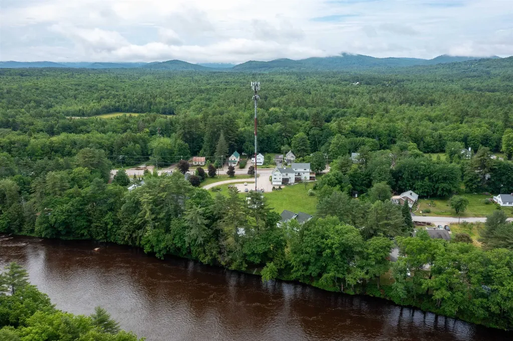 196 East Main Street Conway NH 03818