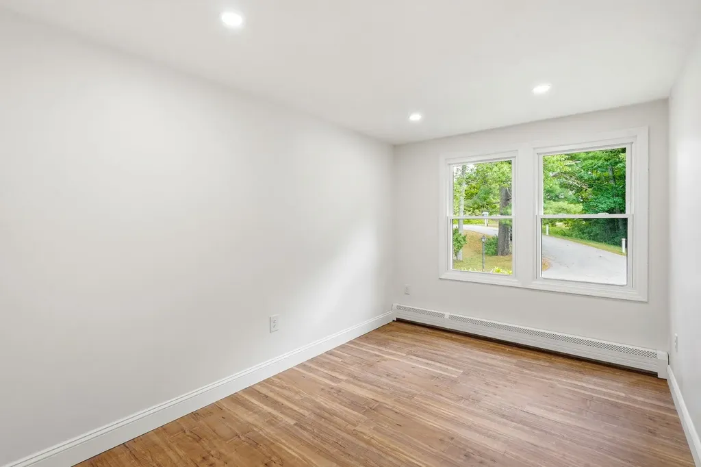 632 Raymond Road Chester NH 03036
