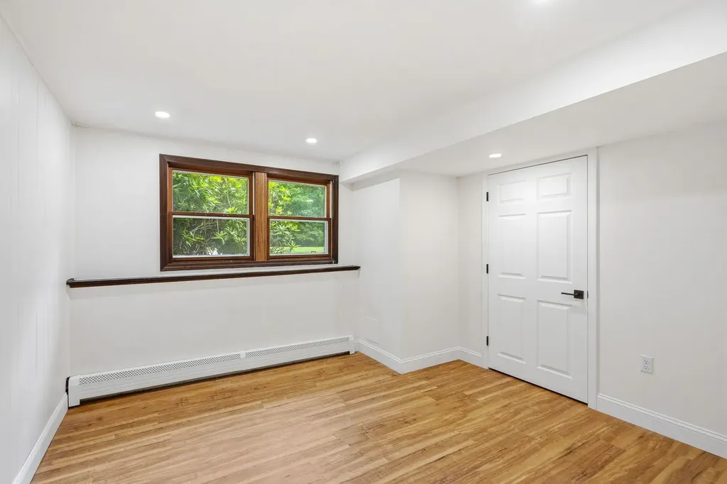 632 Raymond Road Chester NH 03036