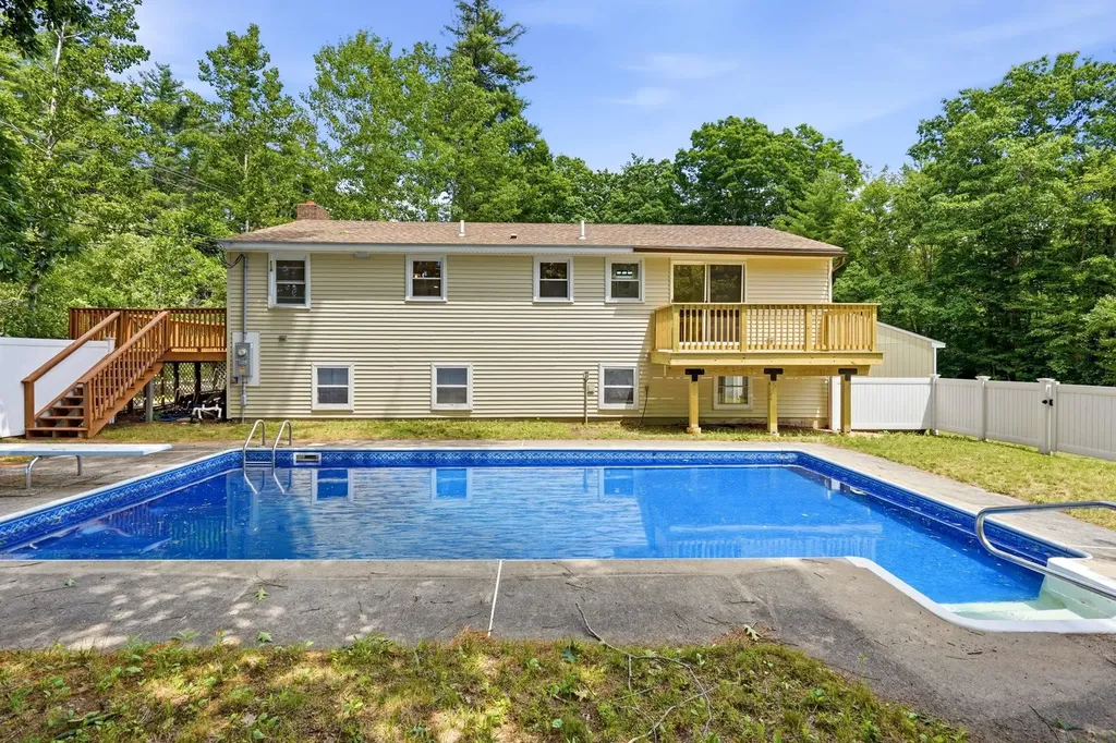 632 Raymond Road Chester NH 03036