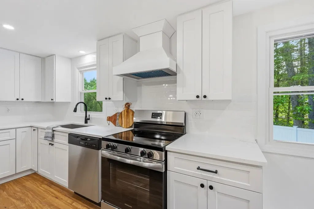 632 Raymond Road Chester NH 03036