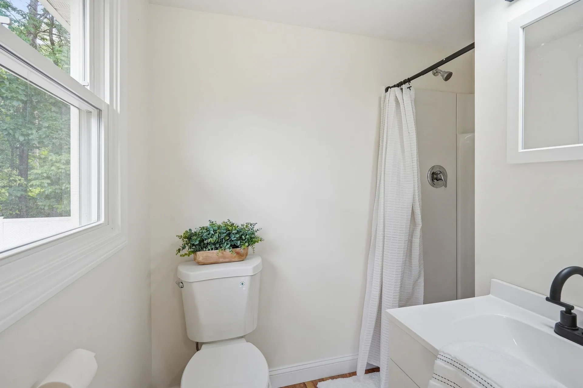 632 Raymond Road Chester NH 03036
