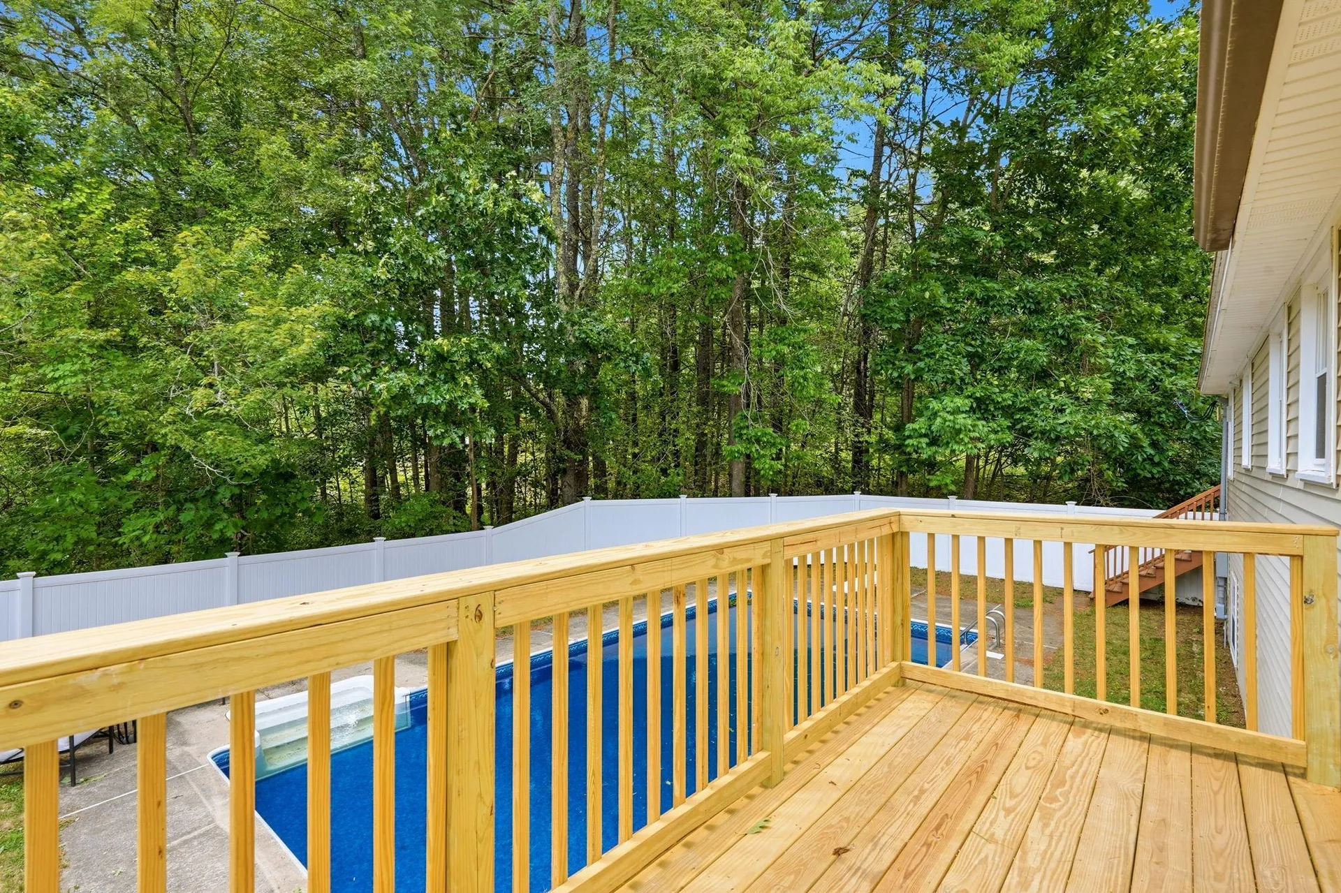 632 Raymond Road Chester NH 03036