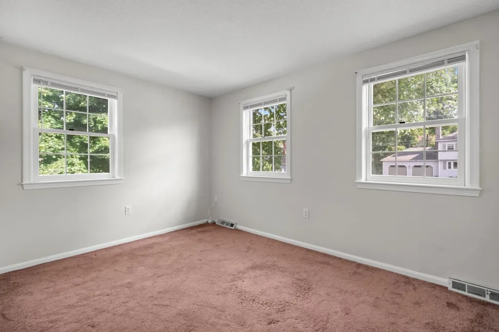 50 Spindlewick Drive Nashua NH 03062