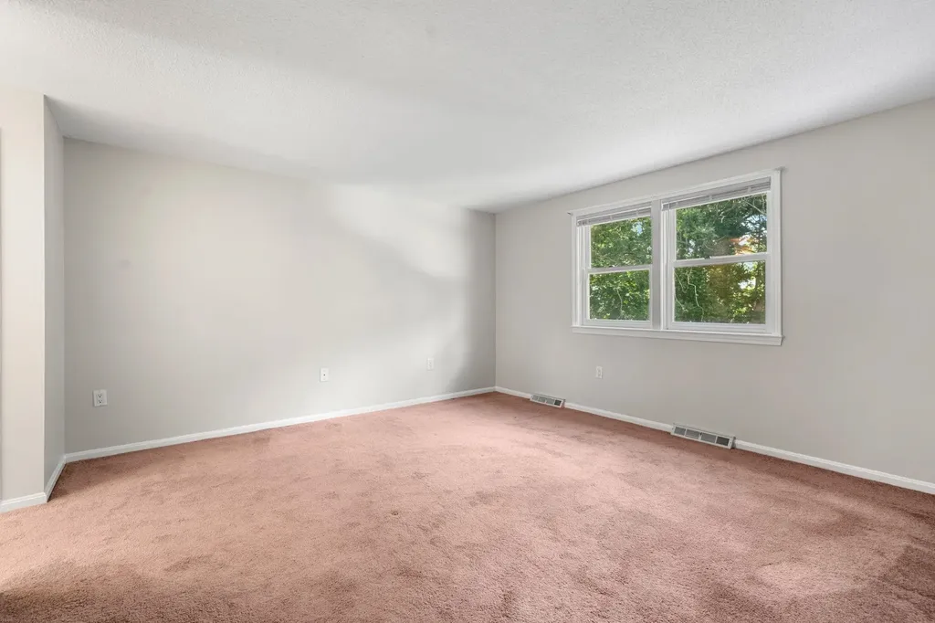 50 Spindlewick Drive Nashua NH 03062