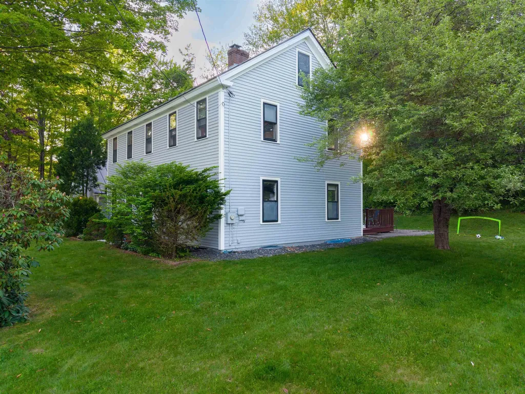 52 Ledgewood Road Claremont NH 03743