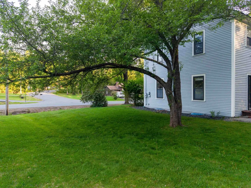 52 Ledgewood Road Claremont NH 03743