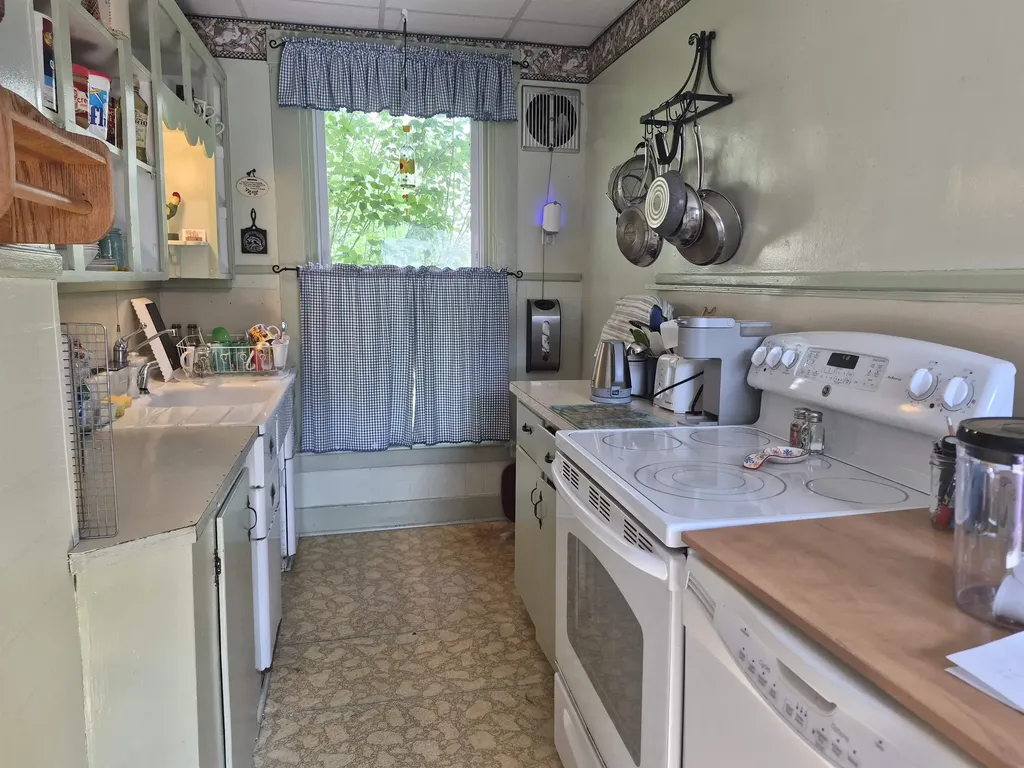 48 Middle Street Lancaster NH 03584