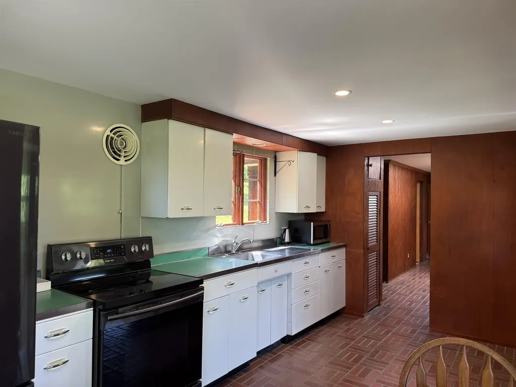 211 Pleasant Valley Road Brattleboro VT 05301