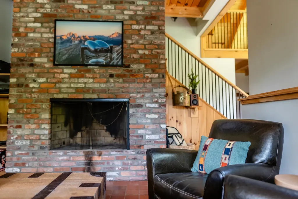 163 Howe Farm Road Jamaica VT 05343