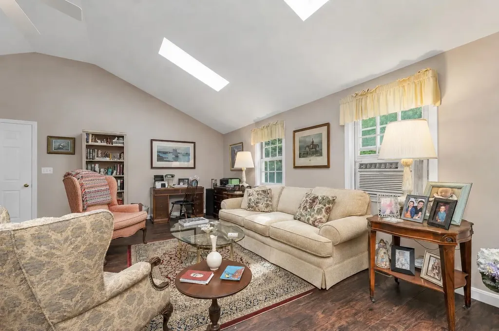 8 Toftree Lane Dover NH 03820