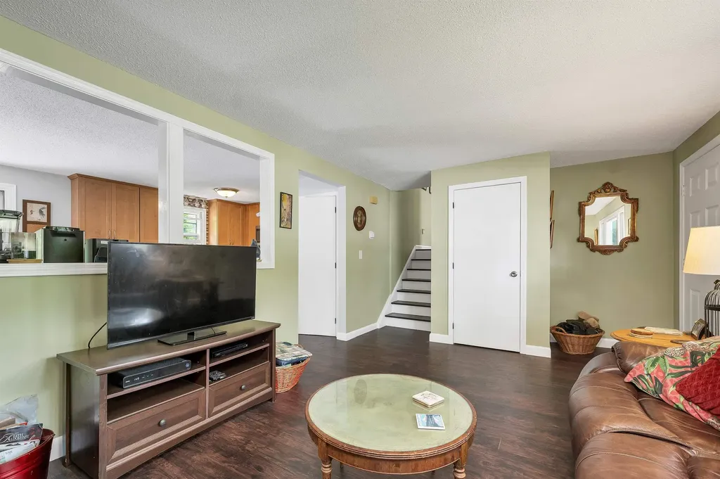 8 Toftree Lane Dover NH 03820