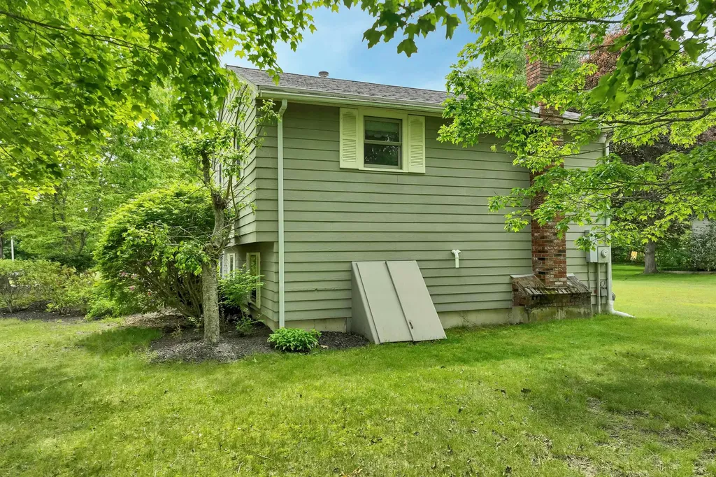 8 Toftree Lane Dover NH 03820