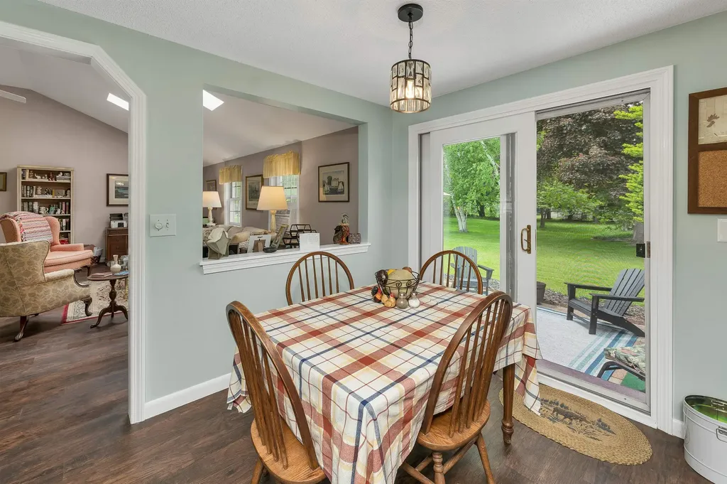 8 Toftree Lane Dover NH 03820
