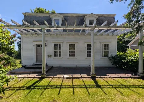 412 Western Avenue Brattleboro VT 05301