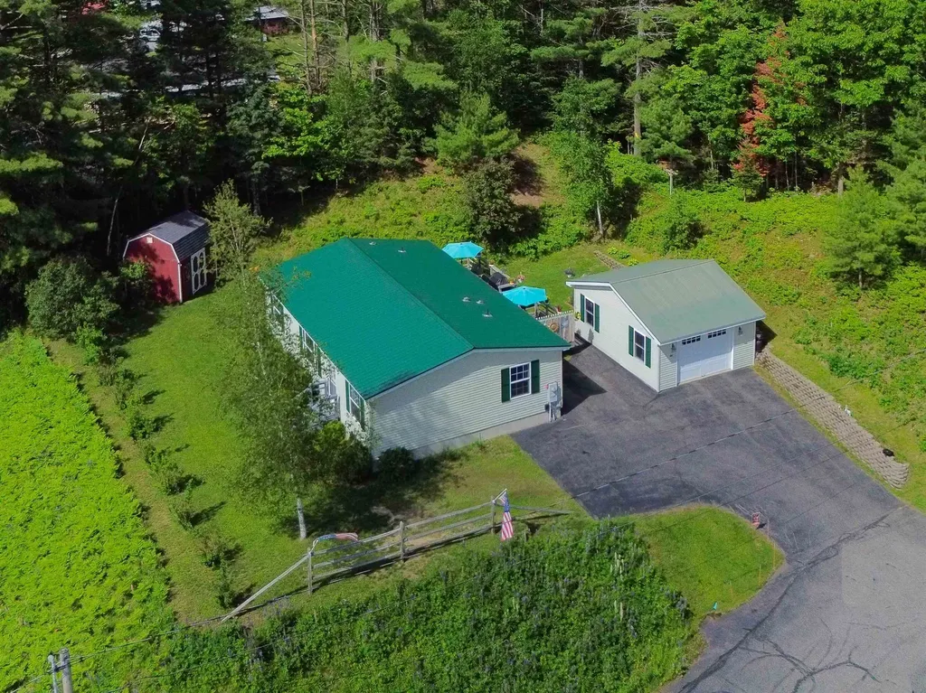 16 Julia's Way Littleton NH 03561