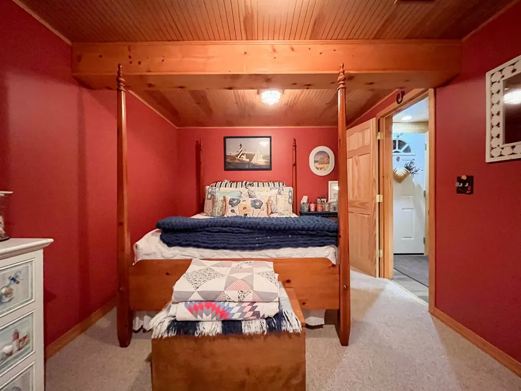 16 Julia's Way Littleton NH 03561