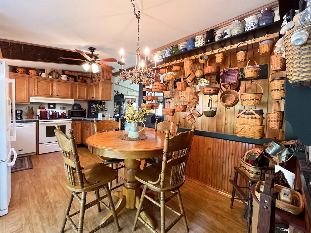 16 Julia's Way Littleton NH 03561