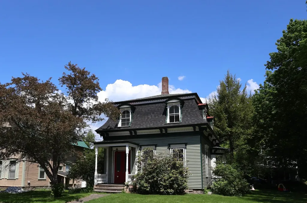 9 Shaw Street Lebanon NH 03766