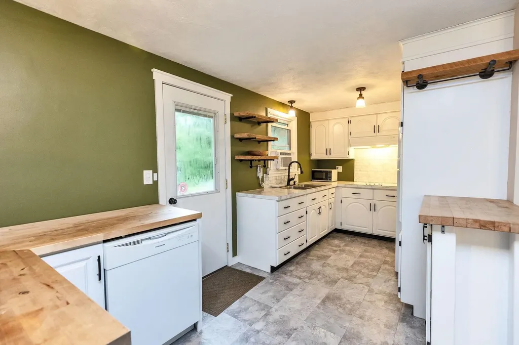 17 Maple Avenue Peterborough NH 03458