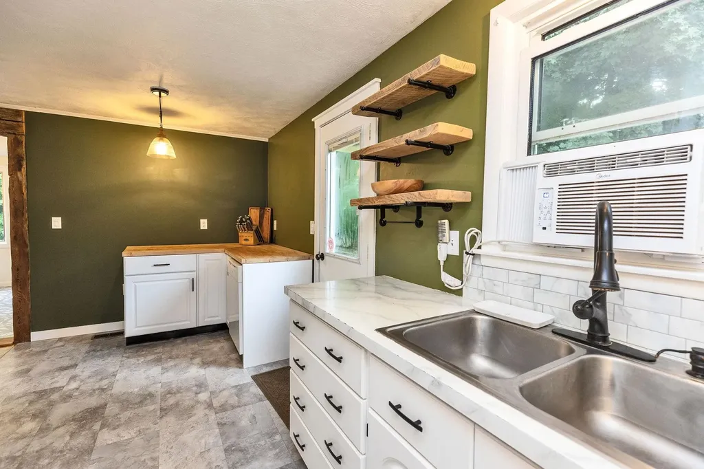 17 Maple Avenue Peterborough NH 03458