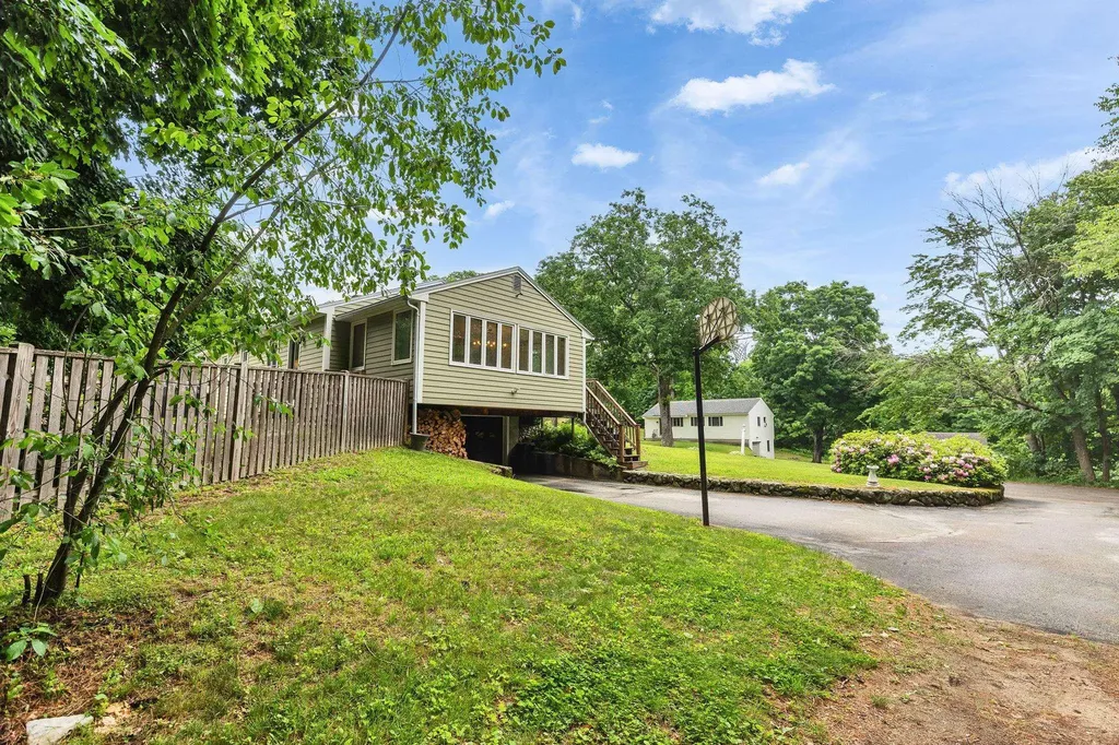 17 Maple Avenue Peterborough NH 03458