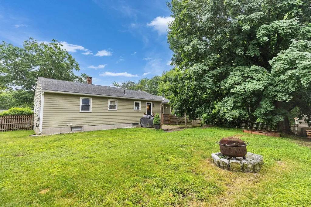 17 Maple Avenue Peterborough NH 03458