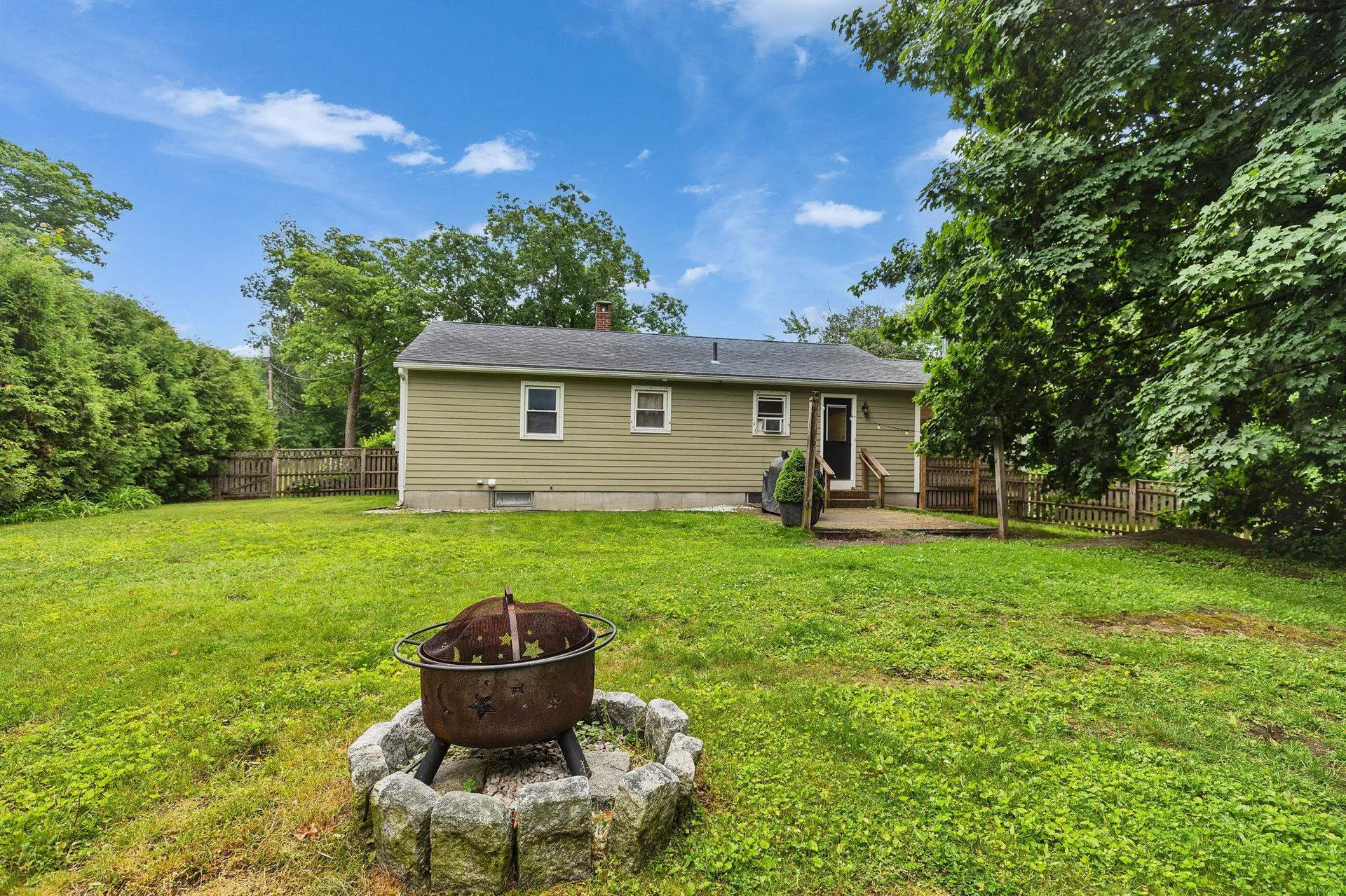 17 Maple Avenue Peterborough NH 03458