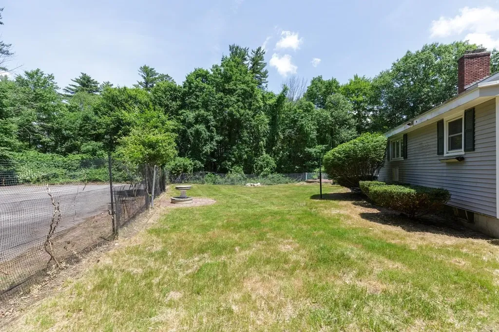9 Hickory Lane Bedford NH 03110